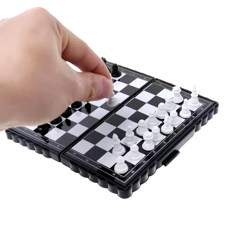 Mini Portable Handy Chess Set - Magnetised - Store in your pocket while travelling